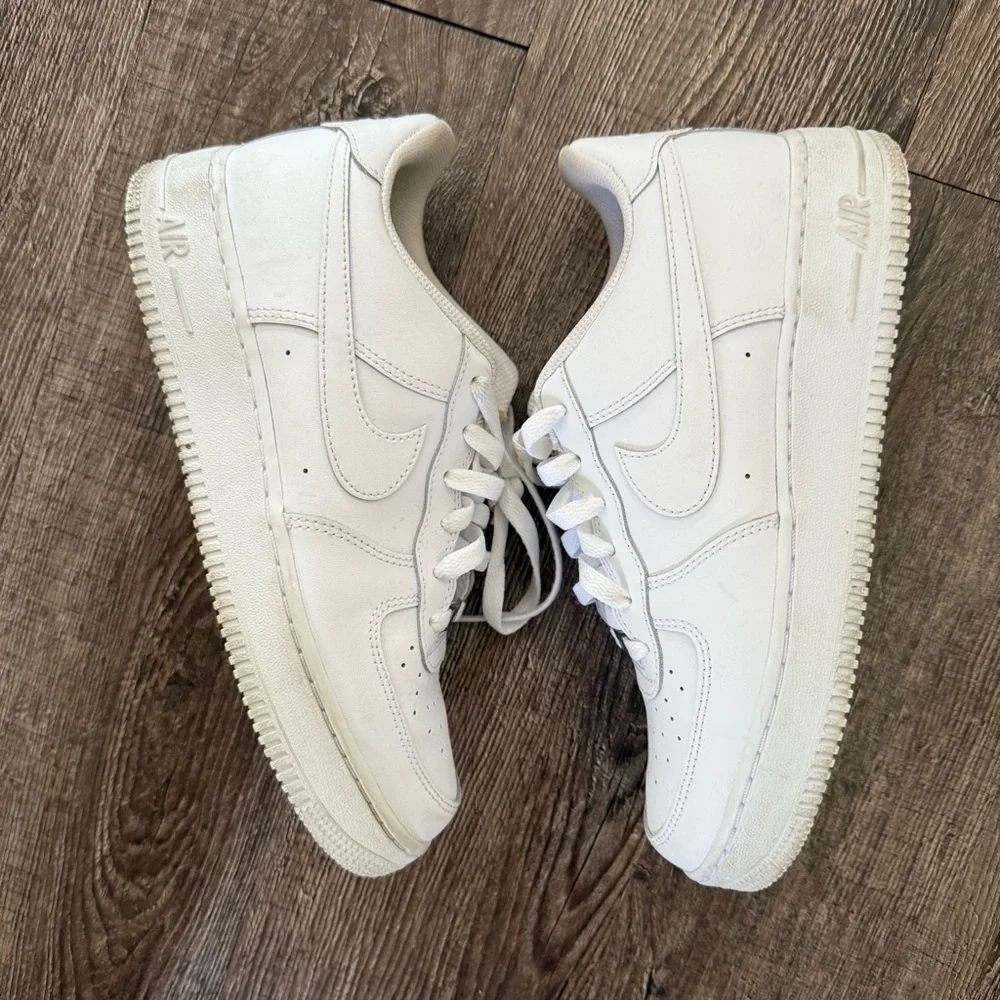 Nike Air Force 1 Shoes Youth Size 7 White Leather Sneakers Basketball Lace Up